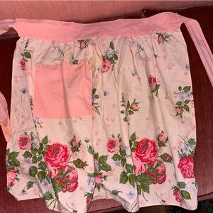 Vintage Pink Rose Apron with front pocket